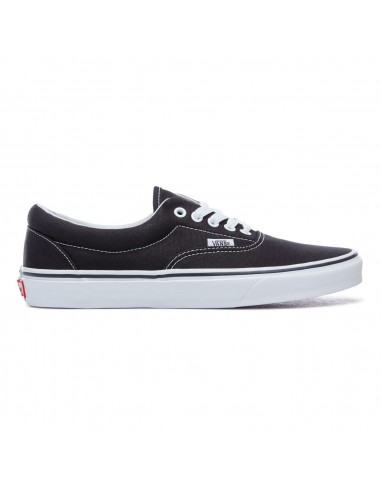 Vans era blanco y sale negro